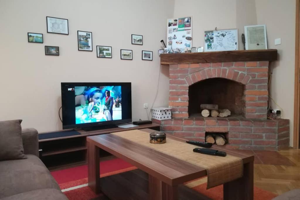 Karlovacka Zvijezda Apartment Bagian luar foto